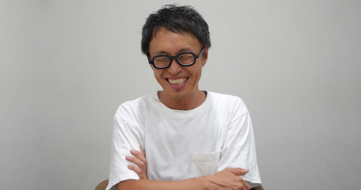 ハッキリした笑顔を見せるこがねんさん