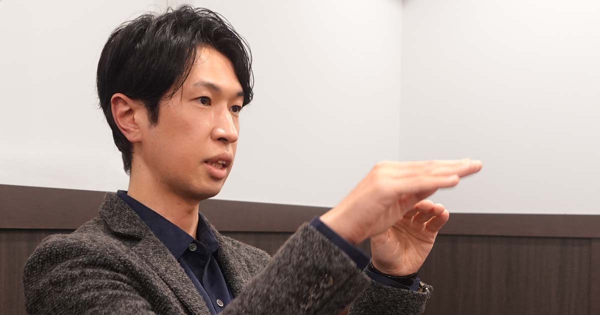 真剣に話す神谷さんの横顔