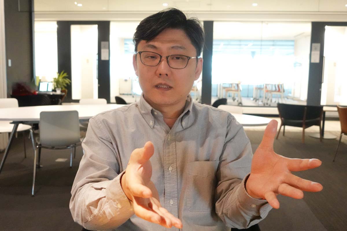真剣に語る村中さん
