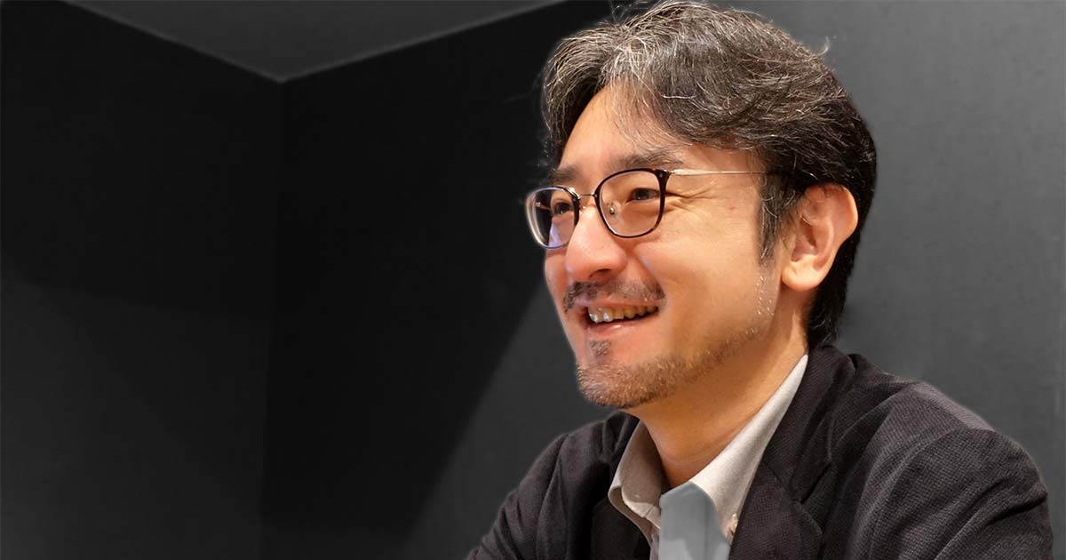 笑顔で話す仲山さん
