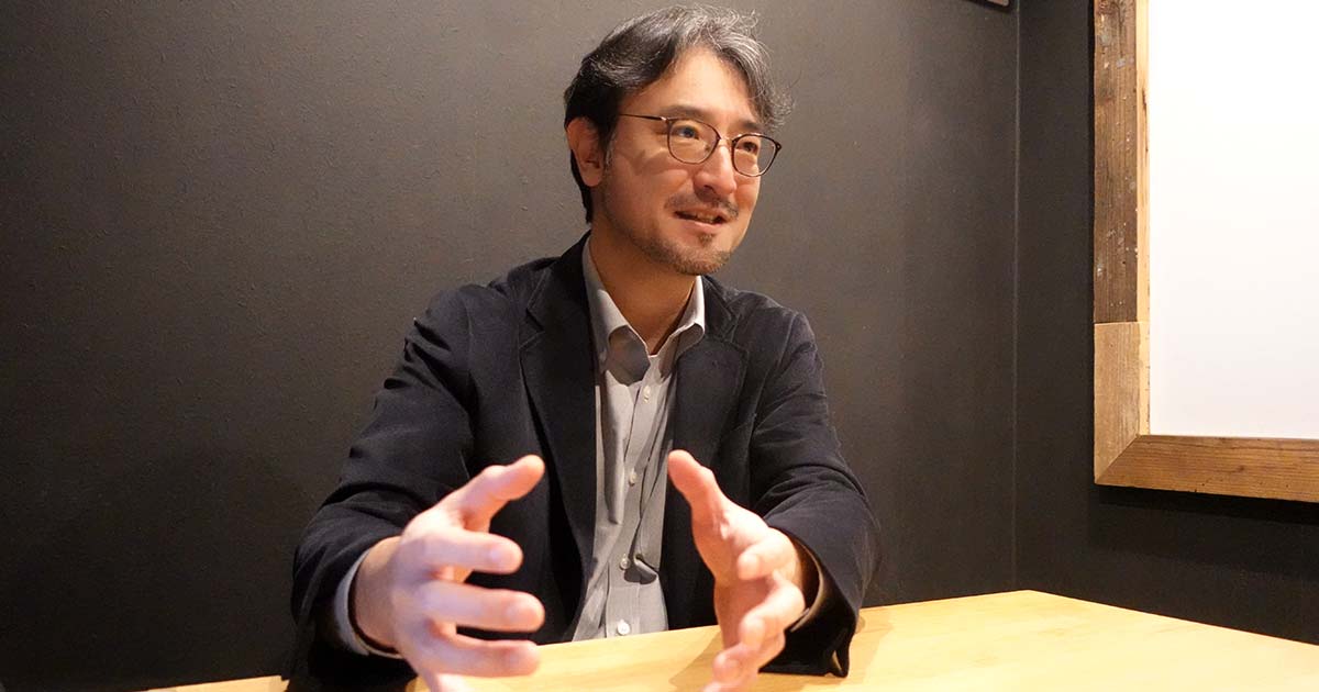 身振り手振りを入れて話す仲山さん