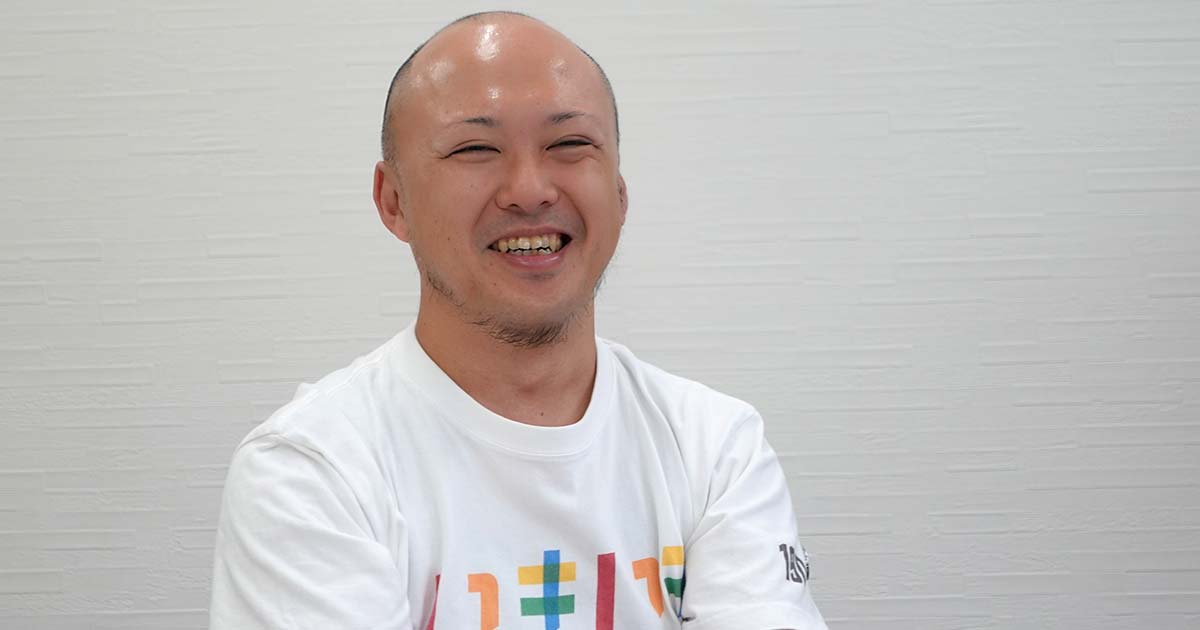 笑顔で話すいくおさん