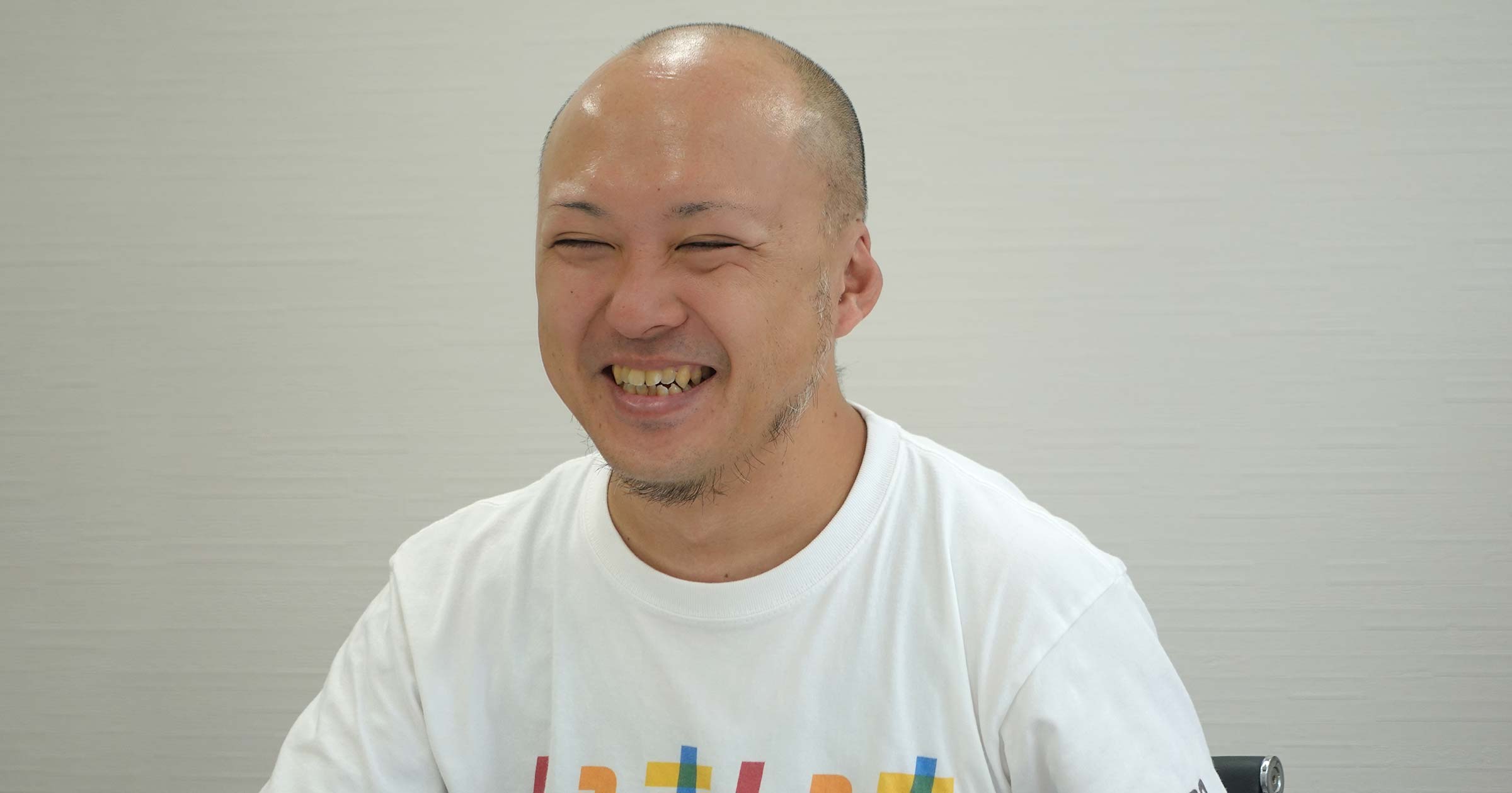 笑顔で話すいくおさん