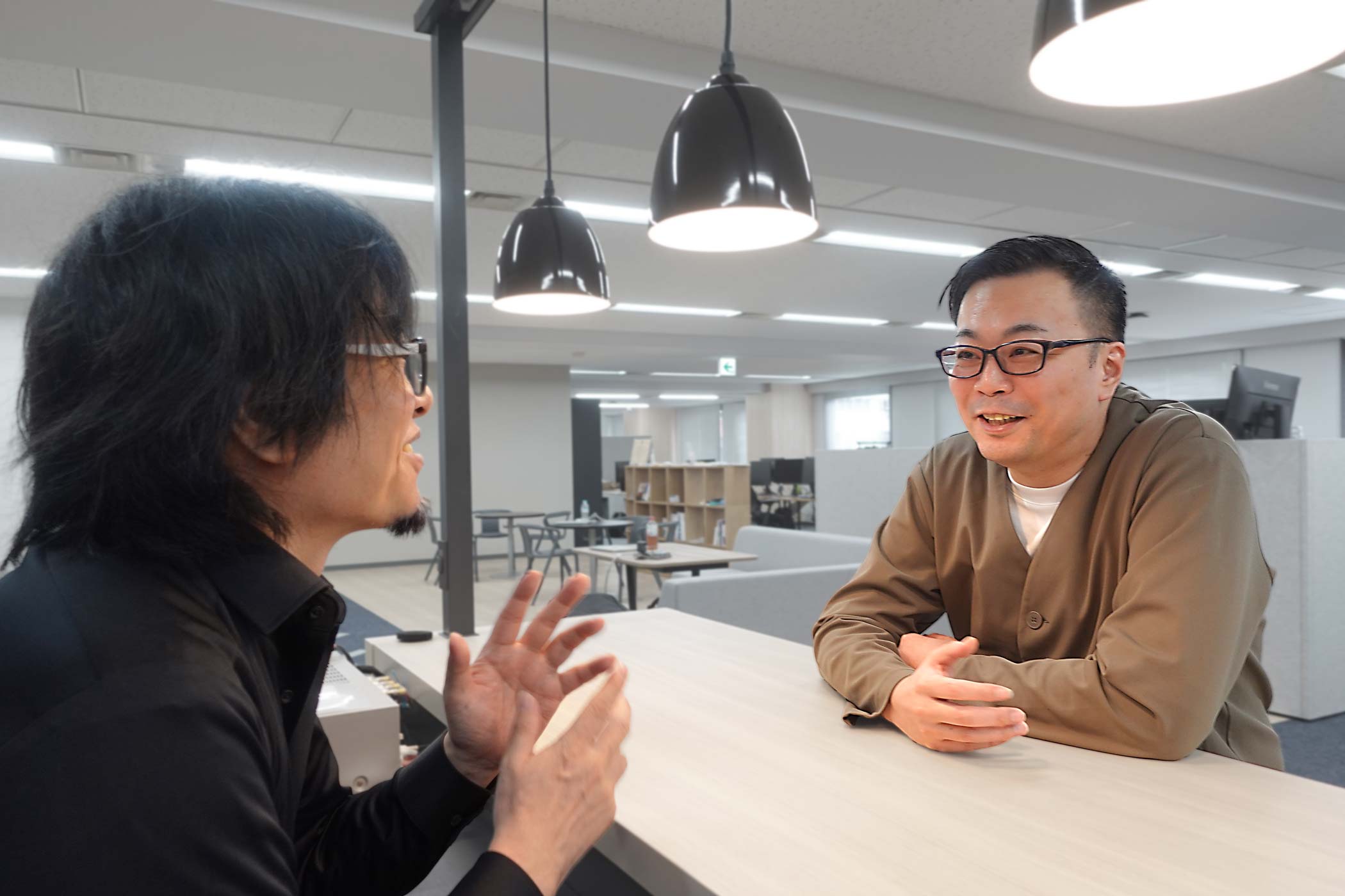 正面を向いて微笑む渡邉暁雄さん